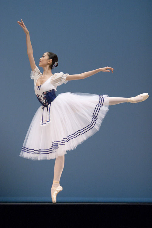 铺PVC运动地板时，各种因素引起地板出现问题