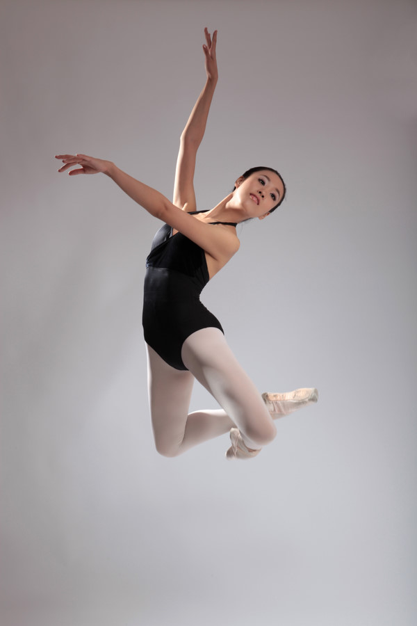 如何搭配舞台木地板的色调?