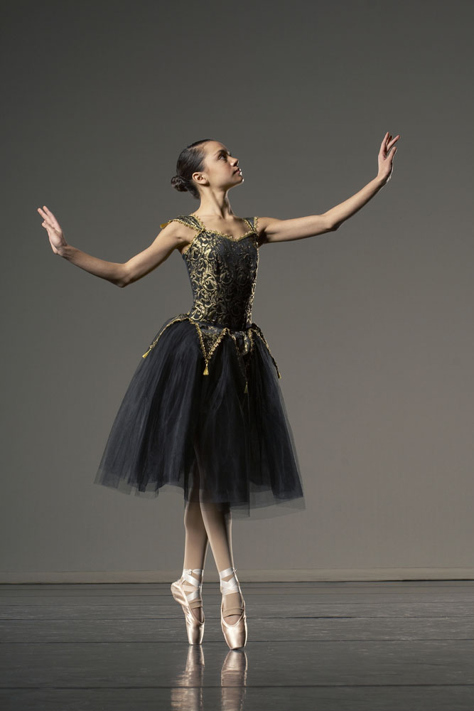 羽毛球运动地板材质及价格