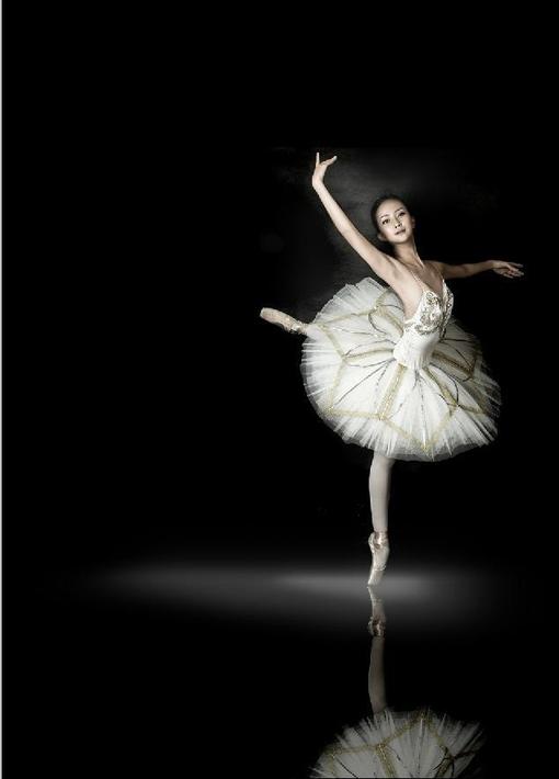 什么因素导致市场上PVC运动地板价格差距大？！