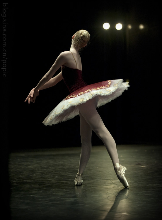 大型舞蹈室木地板怎么维修